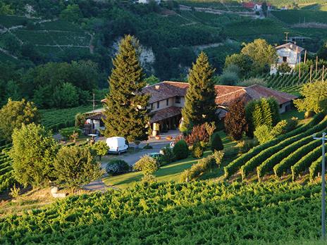 SMARTBOX - 2 notti nelle Langhe e visita a una storica cantina vinicola con degustazione vini - Cofanetto regalo - 4