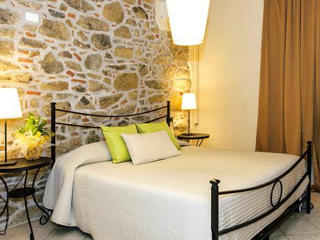 SMARTBOX - Nel verde della Toscana: 2 notti e 2 cene con degustazione di vino - Cofanetto regalo - 2