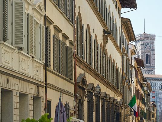 SMARTBOX - Raffinato soggiorno nel cuore di Firenze: 1 notte in Appartamento di lusso firmato UNA Esperienze - Cofanetto regalo - 5