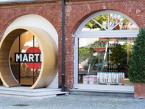 SMARTBOX - Privilege Tour a Casa Martini: visita guidata al museo e degustazione di 3 prodotti per 2 - Cofanetto regalo - 2
