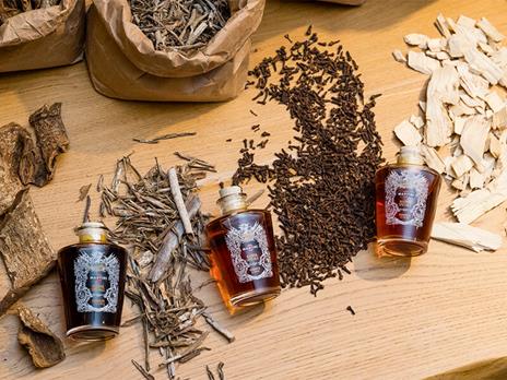 SMARTBOX - Privilege Tour a Casa Martini: visita guidata al museo e degustazione di 3 prodotti per 2 - Cofanetto regalo - 3