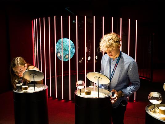 SMARTBOX - Casa Martini: Tour Privilege guidato e degustazione di 3 prodotti per 4 persone - Cofanetto regalo - 4