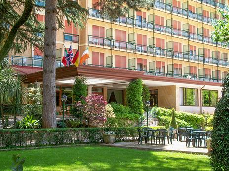 SMARTBOX - Relax e benessere con 1 notte in hotel 4* e accesso alla Spa a Fiuggi Terme - Cofanetto regalo - 2