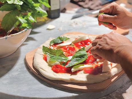 SMARTBOX - Un giorno da pizzaiolo: corso per preparare la pizza perfetta presso Grand Tour Italia per 2 persone - Cofanetto regalo - 2