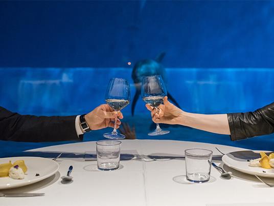 SMARTBOX - Cena emozionale all’Acquario di Genova e 1 notte in hotel 4* - Cofanetto regalo - 2