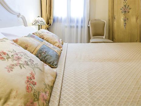 SMARTBOX - A spasso per la città dei Dogi: 2 romantiche notti nel centro storico di Venezia - Cofanetto regalo - 2