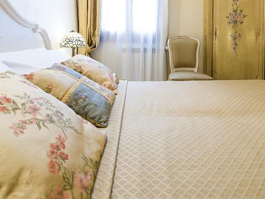 SMARTBOX - A spasso per la città dei Dogi: 2 romantiche notti nel centro storico di Venezia - Cofanetto regalo - 2