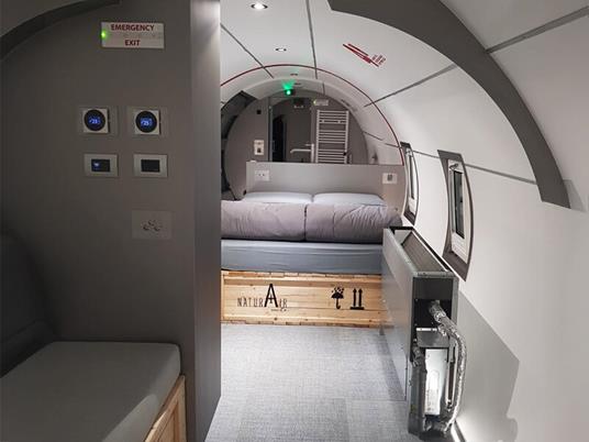 SMARTBOX - Insolito glamping in aereo: 1 notte in Suite e aperitivo con Natur Air Suite a Bergamo - Cofanetto regalo - 3