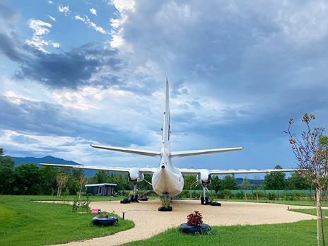 SMARTBOX - Insolito glamping in aereo: 1 notte in Suite e aperitivo con Natur Air Suite a Bergamo - Cofanetto regalo - 5