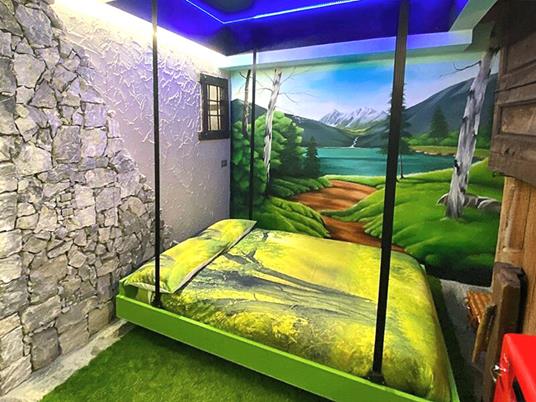 SMARTBOX - Insoliti soggiorni a Bergamo con NatuRooms: 1 notte con bottiglia di vino e atmosfere romantiche - Cofanetto regalo - 3