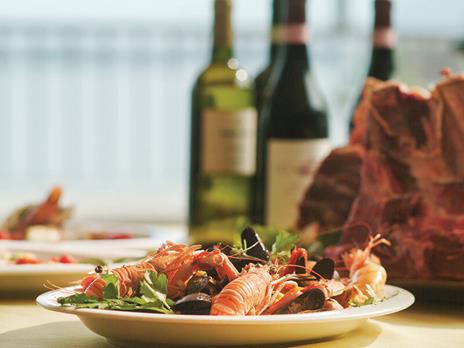 SMARTBOX - Lovere e il Lago d''Iseo: 2 notti in hotel 4* con cena gourmet di terra e mare e accesso alla Spa - Cofanetto regalo - 2