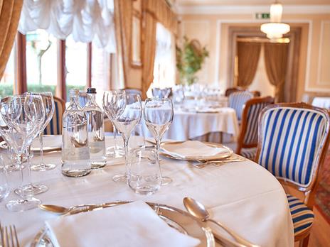 SMARTBOX - Indimenticabile cena d''autore presso il prestigioso Ristorante I Salotti vicino a Siena - Cofanetto regalo - 2