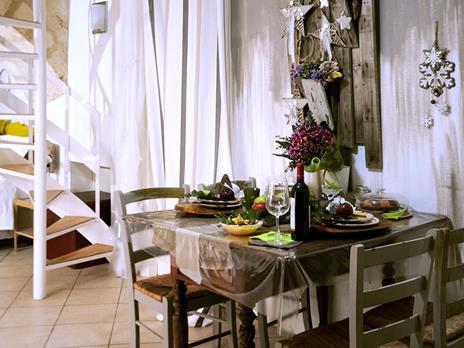 SMARTBOX - Una pausa tra i sassi di Matera: 2 notti in uno storico appartamento palazziato con aperitivo - Cofanetto regalo - 2