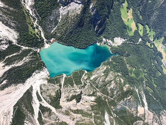 SMARTBOX - Magiche Dolomiti dall''alto: esclusivo volo in elicottero sul Lago di Braies per 5 persone - Cofanetto regalo - 2