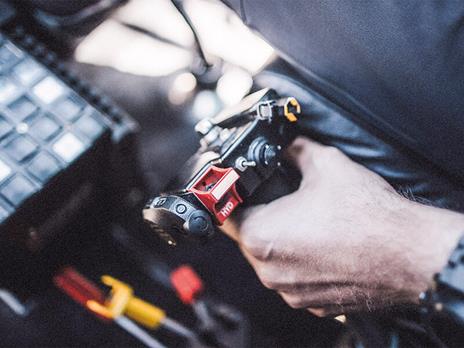 SMARTBOX - Magiche Dolomiti dall''alto: esclusivo volo in elicottero sul Lago di Braies per 5 persone - Cofanetto regalo - 3