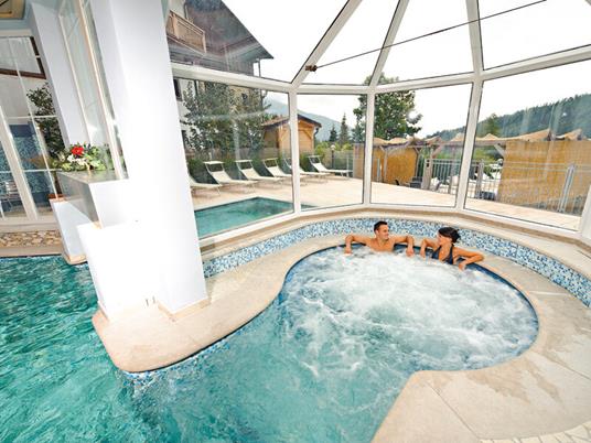 SMARTBOX - Rilassante evasione - Cofanetto regalo - 1 notte con colazione e 1 esperienza di relax per 2 persone - 3