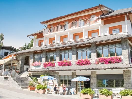 SMARTBOX - Deliziosa evasione - Cofanetto regalo - 1 notte con colazione e aperitivo per 2 persone - 4