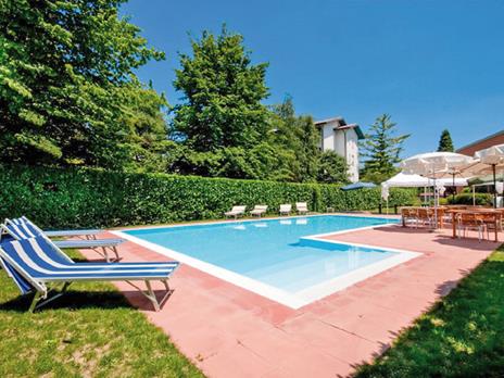 SMARTBOX - Fuga da assaporare - Cofanetto regalo - 1 notte con colazione e cena per 2 persone - 5