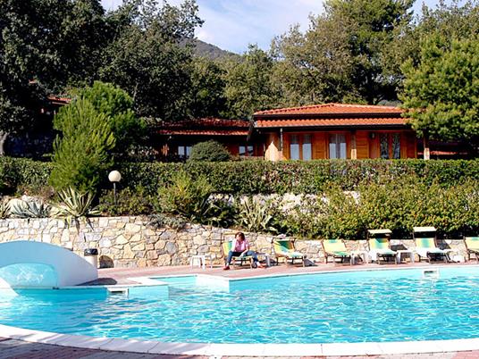 SMARTBOX - FUGA DALLA CITTÀ - Cofanetto regalo - 1 notte con colazione per 2 - 4