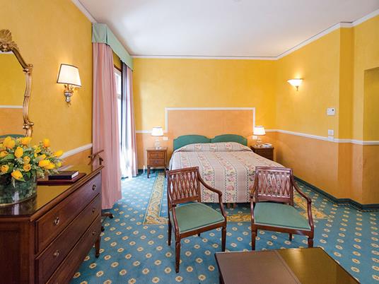 SMARTBOX - 2 notti al Grand Hotel Tamerici di Montecatini con accesso alla Spa e 2 deliziose cene - Cofanetto regalo - 2