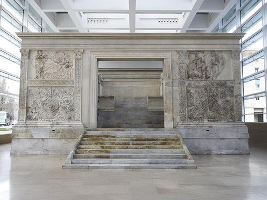 SMARTBOX - Tour in barca sul Tevere e visita all’Ara Pacis: arte e bellezza a Roma - Cofanetto regalo - 4