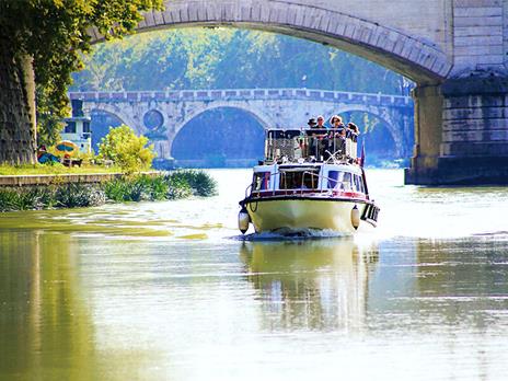 SMARTBOX - Navigando nella storia: tour sul Tevere in barca e ingresso a Castel Sant''Angelo - Cofanetto regalo - 2