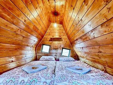 SMARTBOX - Esperienza Glamping in Toscana: 1 notte nella Casa delle Streghe con cesto Bio e Prosecco - Cofanetto regalo - 2