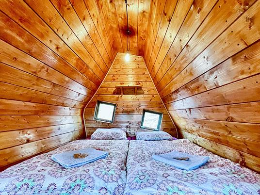 SMARTBOX - Esperienza Glamping in Toscana: 1 notte nella Casa delle Streghe con cesto Bio e Prosecco - Cofanetto regalo - 2