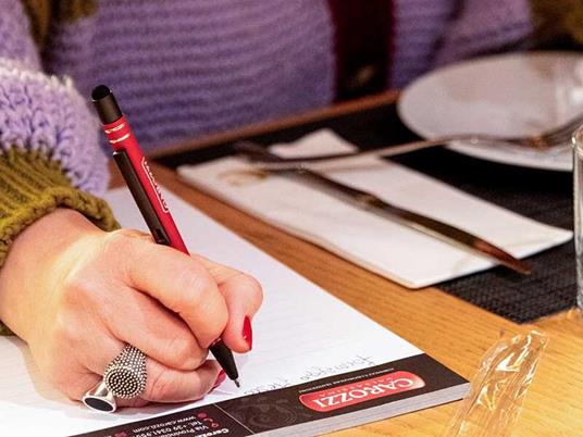 SMARTBOX - Degustazione di formaggi e visita al caseificio sul Lago di Como: l’esperienza firmata Da Carozzi - Formaggeria con cucina - Cofanetto regalo - 5