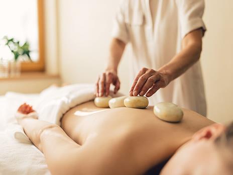 SMARTBOX - Lusso alpino in Trentino: 1 notte in Suite con Spa, cena gourmet e trattamento benessere all''Alpin Royal 4* - Cofanetto regalo - 4