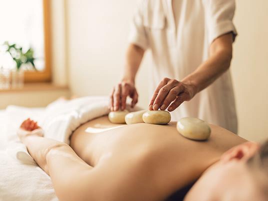 SMARTBOX - Lusso alpino in Trentino: 1 notte in Suite con Spa, cena gourmet e trattamento benessere all''Alpin Royal 4* - Cofanetto regalo - 4