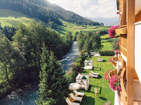 SMARTBOX - Romantico soggiorno tra lusso e benessere in Trentino: 2 notti con accesso Spa all''Alpen Royal 4* - Cofanetto regalo - 4