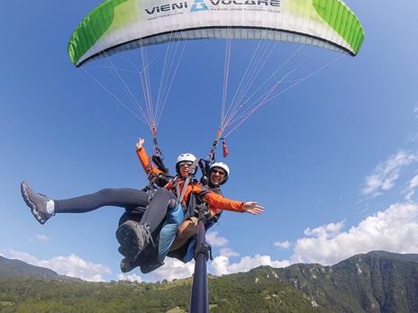 SMARTBOX - Volo panoramico sui colli Asolani in paracarrello con foto e video - Cofanetto regalo - 7