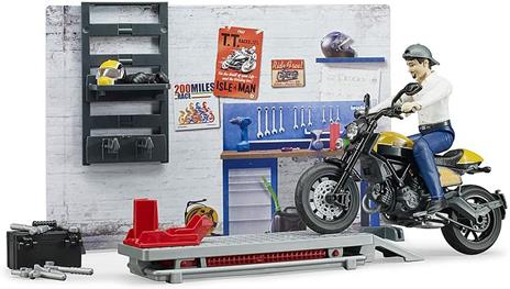 Officina motociclette con moto Ducati Scrambler Full Throttle - 2