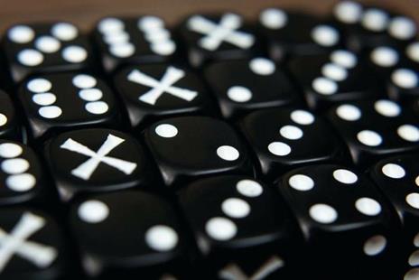 Ravensburger - Strike Dice Game, Gioco di Dadi, Gioco per Tutta la Famiglia, 2-5 Giocatori, 8+ Anni - 9