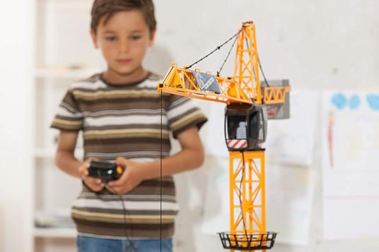 Dickie Toys Giant Crane 201139013 - Gru elettrica telecomandata per bambini dai 3 anni in su, altezza 100 cm, con gancio di carico, verricello, secchio e paletta - 4