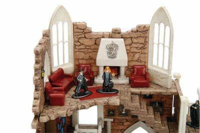 Harry Potter Torre di Grifondoro con due personaggi die cast esclusivi (Harry e Piton). Il playset misura 20x30x26 cm - 4