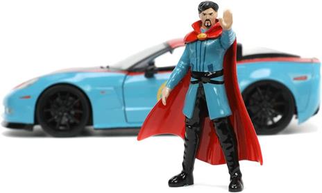 Marvel Doctor Strange Chevy Corvette in scala 1:24 con personaggio, funzionamento a ruota libera, parti apribili - 4