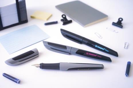 Penna Stilografica - STABILO Flow ACTIVE in nero - 1 penna - Cartuccia inclusa - 6