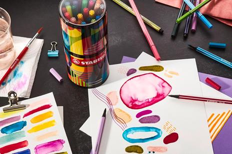 Pennarello Premium - STABILO Pen 68 - ARTY - Portapennarelli in metallo - con 45 colori assortiti - 6