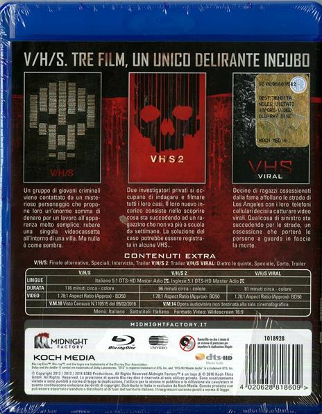 VHS Trilogy. Standard Edition (3 Blu-ray) di Simon Barrett,Justin Benson,Matt Bettinelli-Olpin,Gregg Bishop,David Bruckner,Jason Eisener,Gareth Evans,Tyler Gillett,Gregg Hale,Todd Lincoln,Justin Martinez,Glenn McQuaid,Aaron Moorhead,Eduardo Sanchez,Marcel Sarmiento,Radio Silence,Swan - 2