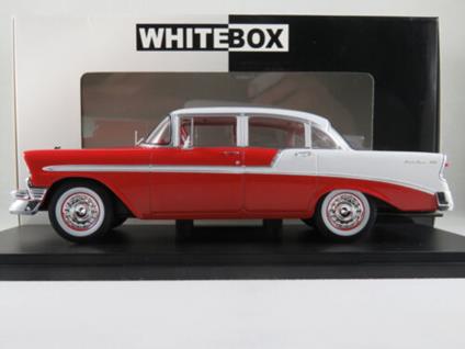 WHITEBOX WB124121 CHEVROLET BEL AIR 4 DOOR SEDAN RED/WHITE 1:24 Modellino