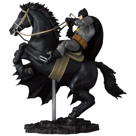 Dc Comics: Dark Knight (The) - Returns Batman & Horse Mafex Af