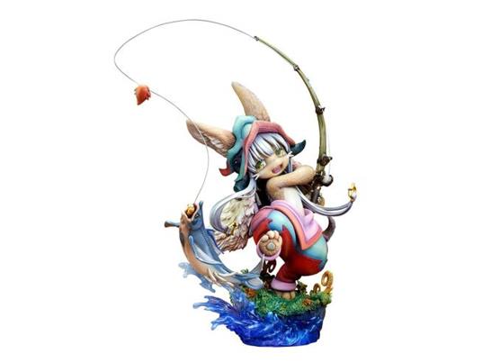 Made In Abyss Pvc Statua 1/8 Nanachi Gankimasu Fishing 23 Cm Ques Q
