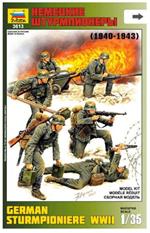 German Sturmpioniere WWII (1940-1943) Figure Plastic Kit 1:35 Model Z3613