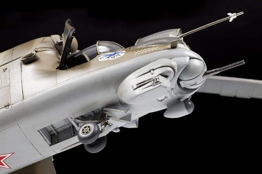 Zvezda 1:48 Mil Mi-24V/VP(HIND) Combat Elicottero, Costruzione in plastica, Kit da assemblare, Riproduzione dettagliata, 4823 - 4