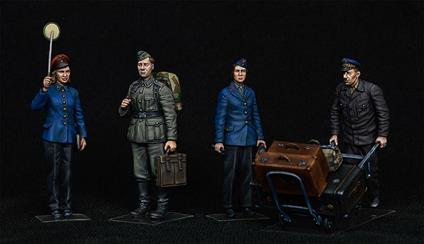 German Train Station Staff 1930-40s Scala 1/35 (MA38010)
