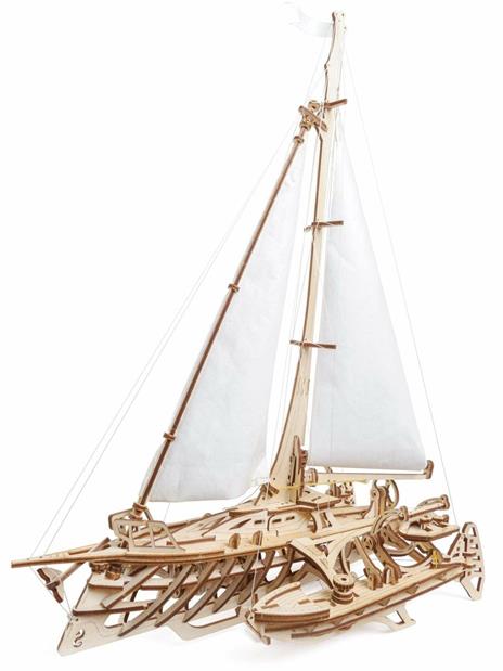 Trimarano Merihobus