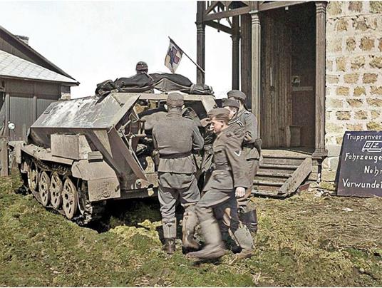 Krankenpanzerwagen Sd.Kfz.251/8 Ausf.A WWII German Ambulance with Military Medical Personnel - 2