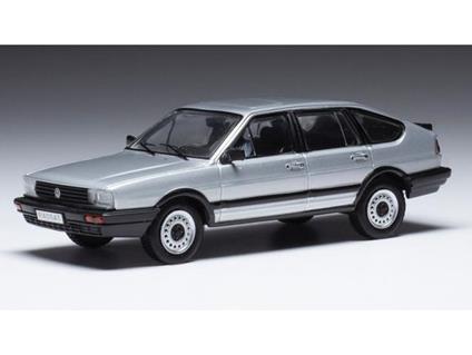 IXO MODEL CLC425N VW PASSAT B2 1985 SILVER 1:43 Modellino